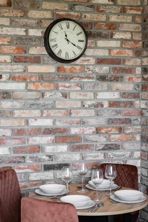 Stylish Apartment Near Wroclavia For 4 Guests By Noclegi Renters Wroclaw Ngoại thất bức ảnh