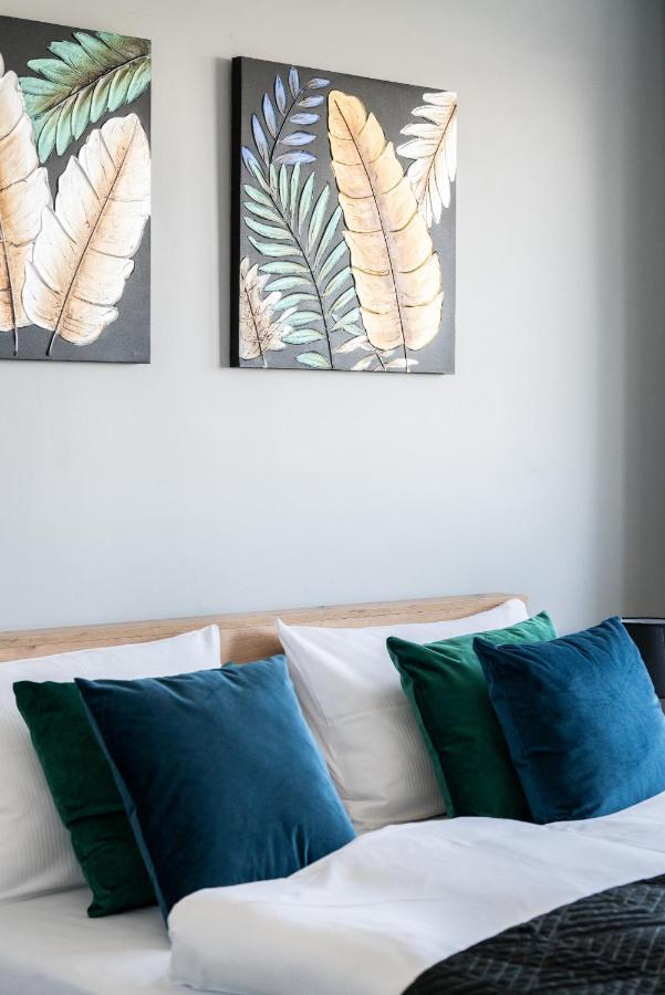 Stylish Apartment Near Wroclavia For 4 Guests By Noclegi Renters Wroclaw Ngoại thất bức ảnh