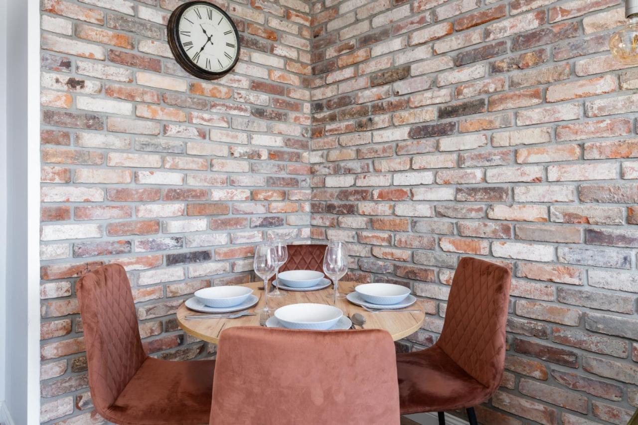 Stylish Apartment Near Wroclavia For 4 Guests By Noclegi Renters Wroclaw Ngoại thất bức ảnh